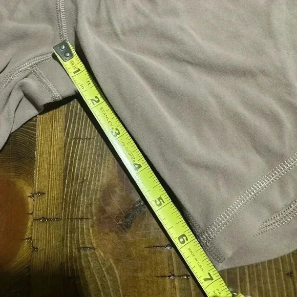 ARITZIA TNA BUTTER Cheeky Hi-Rise 7" Short Size XXS (colorway sold out online) - Picture 5 of 6